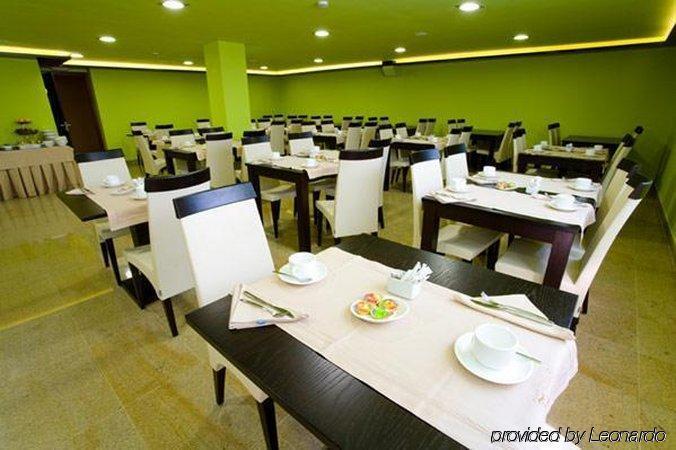 Royal Nayef Otel Vera Restoran fotoğraf